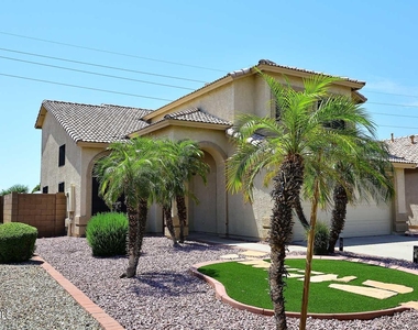 25224 N 66th Drive - Photo Thumbnail 4