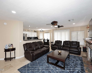 25224 N 66th Drive - Photo Thumbnail 15