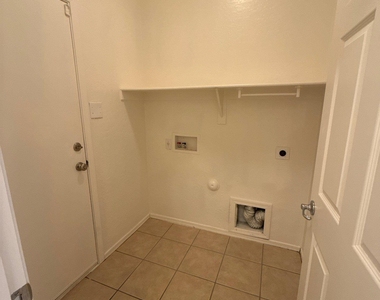 8858 W Hilton Avenue - Photo Thumbnail 27