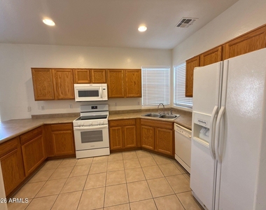 8858 W Hilton Avenue - Photo Thumbnail 6