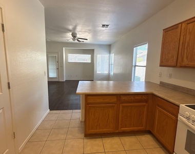 8858 W Hilton Avenue - Photo Thumbnail 7