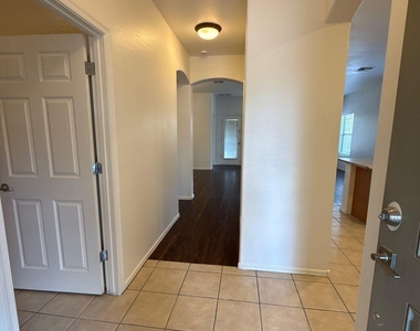 8858 W Hilton Avenue - Photo Thumbnail 3