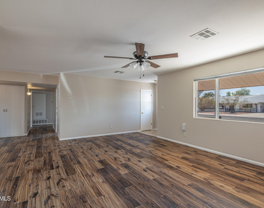 11208 N 105th Avenue - Photo Thumbnail 15