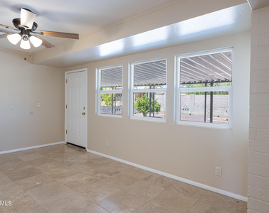 11208 N 105th Avenue - Photo Thumbnail 8