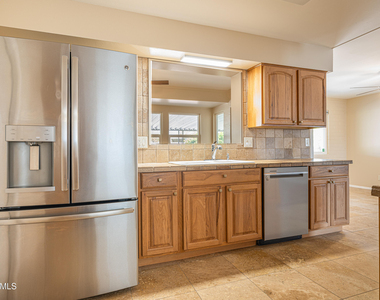 11208 N 105th Avenue - Photo Thumbnail 5
