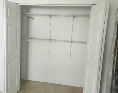 1050 Sw John Maccormack Terrace - Photo Thumbnail 8