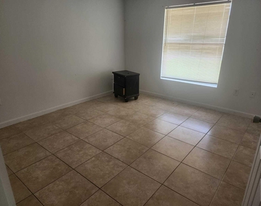 1050 Sw John Maccormack Terrace - Photo Thumbnail 2