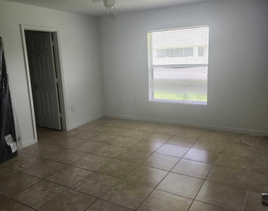 1050 Sw John Maccormack Terrace - Photo Thumbnail 4