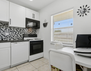 7505 Nw 5th Place - Photo Thumbnail 14