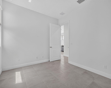 9148 Sw Esule Way - Photo Thumbnail 12