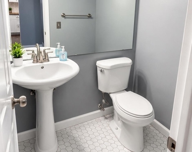 2320 S Cypress Bend Drive - Photo Thumbnail 7