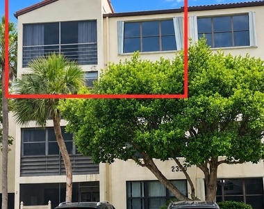 2320 S Cypress Bend Drive - Photo Thumbnail 8
