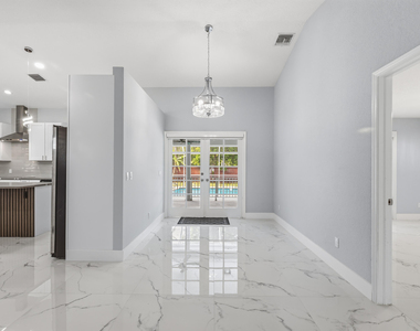 104 Oxford Court - Photo Thumbnail 10