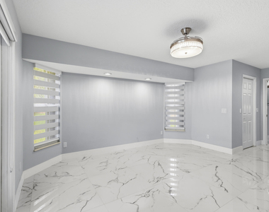 104 Oxford Court - Photo Thumbnail 16