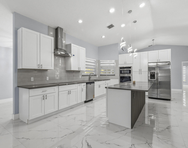 104 Oxford Court - Photo Thumbnail 9