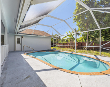 104 Oxford Court - Photo Thumbnail 33