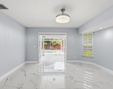 104 Oxford Court - Photo Thumbnail 17