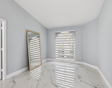 104 Oxford Court - Photo Thumbnail 12