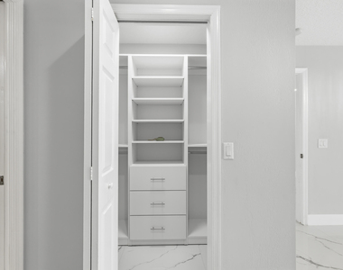 104 Oxford Court - Photo Thumbnail 21