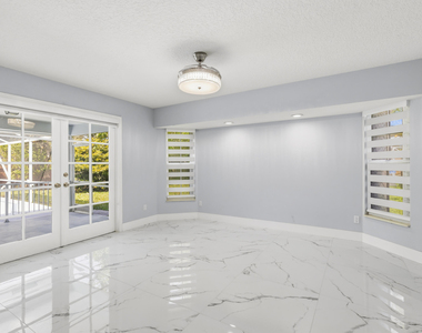 104 Oxford Court - Photo Thumbnail 22