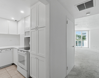 2800 N Flagler Drive - Photo Thumbnail 5