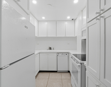2800 N Flagler Drive - Photo Thumbnail 4
