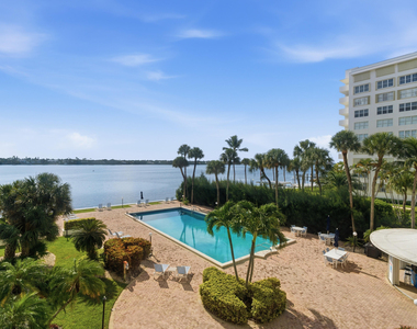 2800 N Flagler Drive - Photo Thumbnail 3