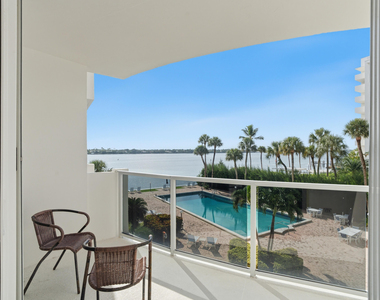 2800 N Flagler Drive - Photo Thumbnail 2