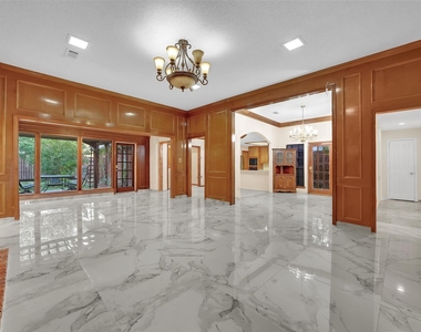 2105 Rolling Oak Lane - Photo Thumbnail 6