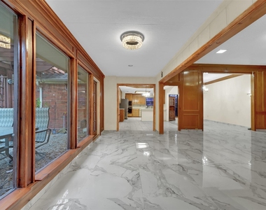2105 Rolling Oak Lane - Photo Thumbnail 36