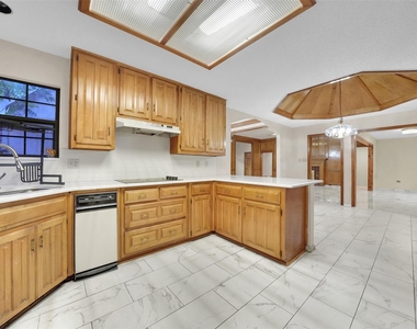 2105 Rolling Oak Lane - Photo Thumbnail 33