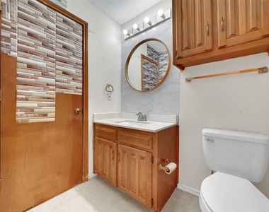 2105 Rolling Oak Lane - Photo Thumbnail 21