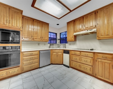 2105 Rolling Oak Lane - Photo Thumbnail 31
