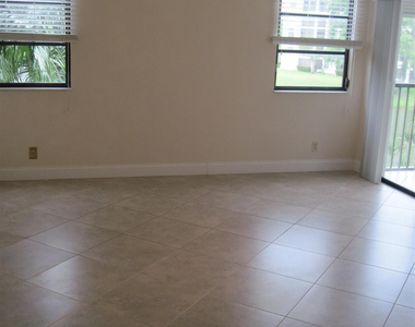 2232 N Cypress Bend Drive - Photo Thumbnail 7