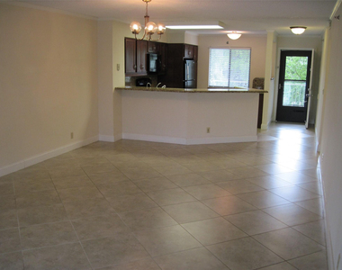 2232 N Cypress Bend Drive - Photo Thumbnail 5