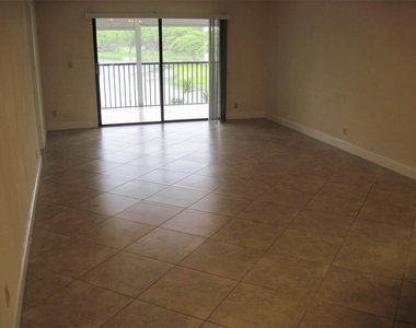 2232 N Cypress Bend Drive - Photo Thumbnail 4