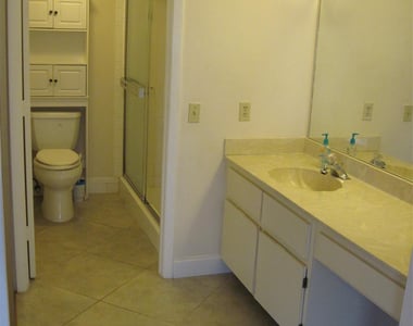 2232 N Cypress Bend Drive - Photo Thumbnail 8