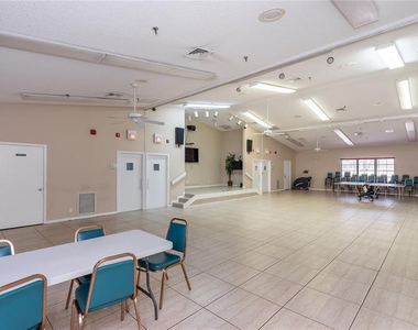 2232 N Cypress Bend Drive - Photo Thumbnail 21