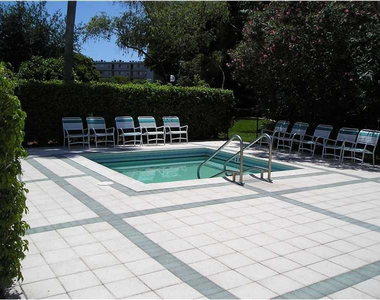 2232 N Cypress Bend Drive - Photo Thumbnail 18