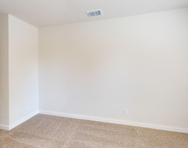 736 Layton Court - Photo Thumbnail 10