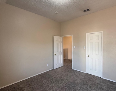 1433 Winterwood Drive - Photo Thumbnail 14