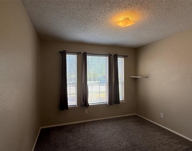 1433 Winterwood Drive - Photo Thumbnail 8