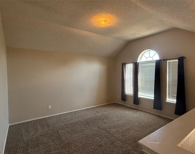 1433 Winterwood Drive - Photo Thumbnail 10