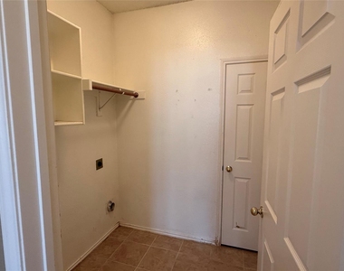 1433 Winterwood Drive - Photo Thumbnail 23