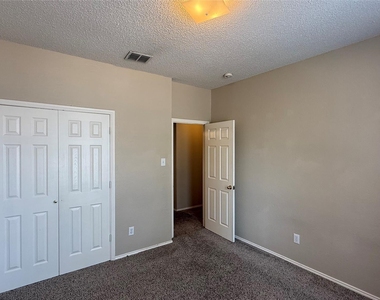 1433 Winterwood Drive - Photo Thumbnail 9