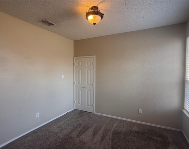 1433 Winterwood Drive - Photo Thumbnail 12