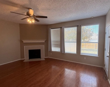 1433 Winterwood Drive - Photo Thumbnail 5