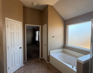 1433 Winterwood Drive - Photo Thumbnail 20