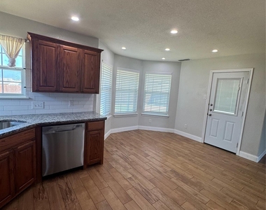 4925 Many Waters Drive - Photo Thumbnail 5