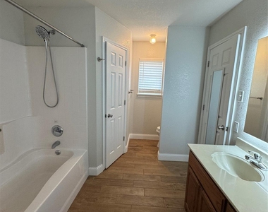 4925 Many Waters Drive - Photo Thumbnail 11